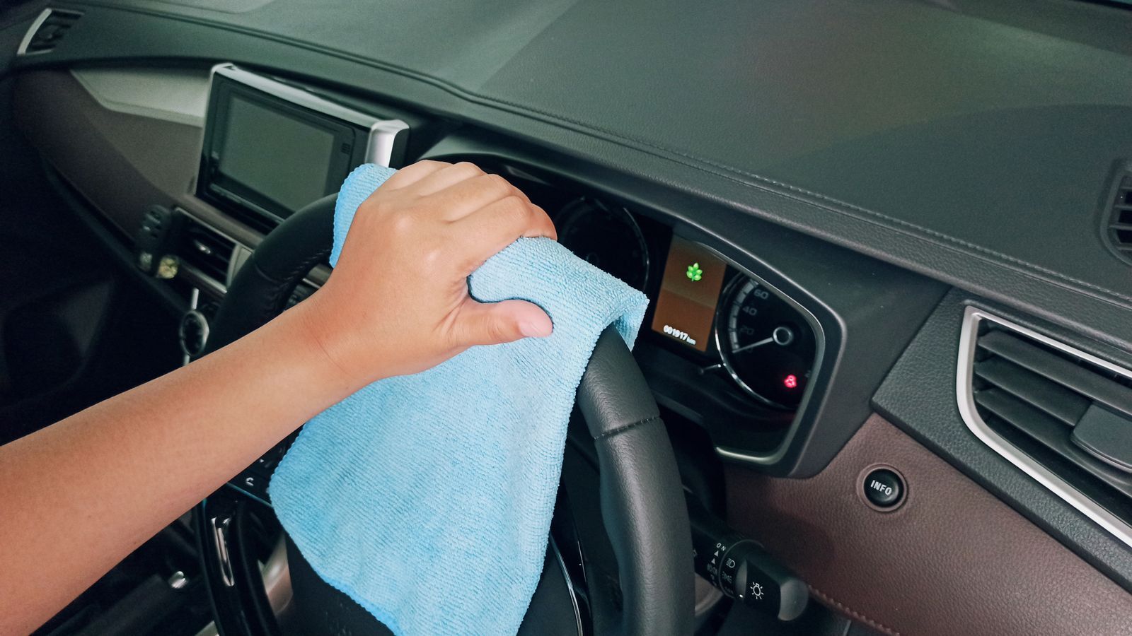 Lavetele din microfibră: cum le speli ca să nu zgârie și să absoarbă ca noi